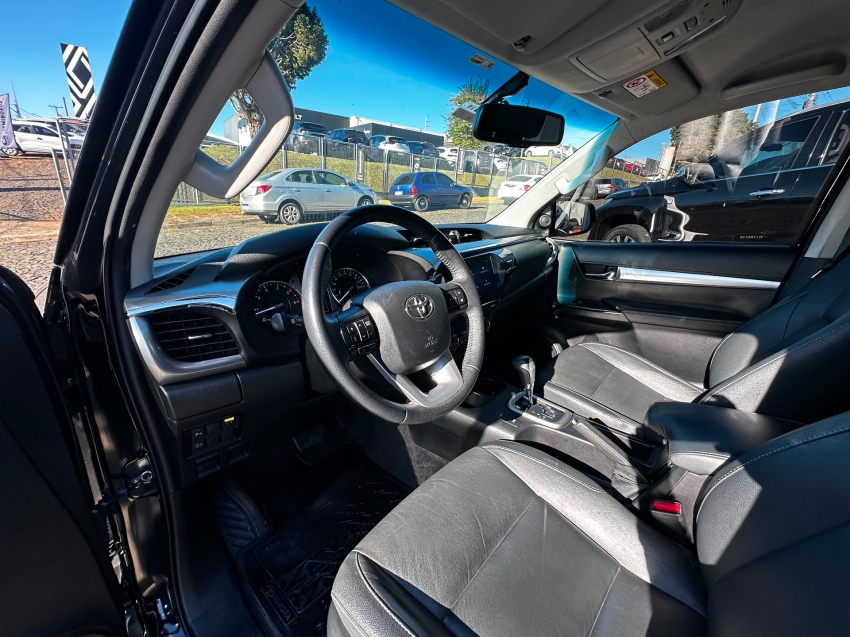 toyota hilux 2.8 d-4d turbo diesel cd srv 4x4 automatico 4p 202410