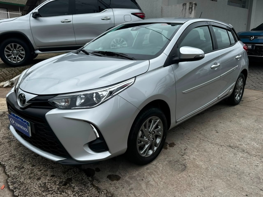 toyota yaris 1.5 16v flex xs multidrive 4p automatico 20252