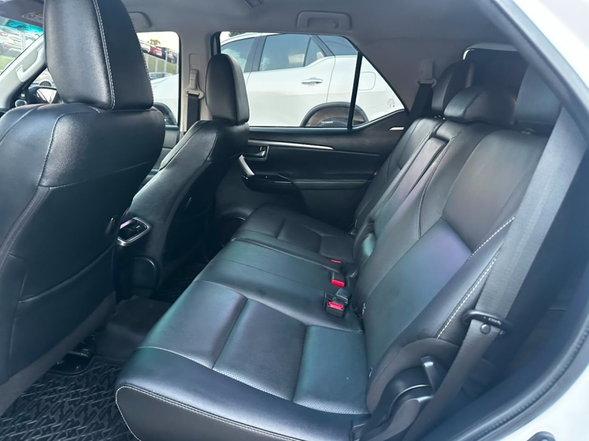 toyota hilux sw4 2.8 d-4d turbo diesel srx platinum 4x4 automatico 4p 202412