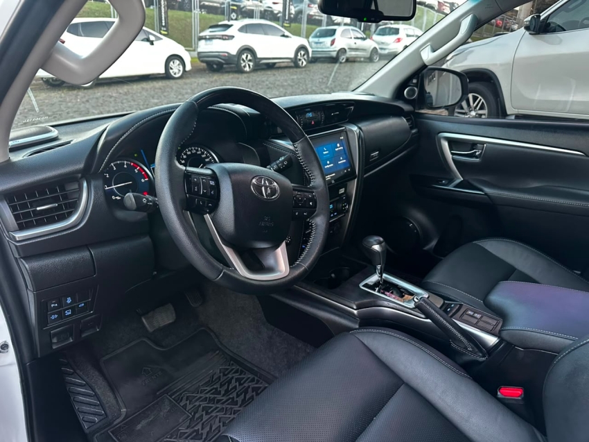 toyota hilux sw4 2.8 d-4d turbo diesel srx platinum 4x4 automatico 4p 202410