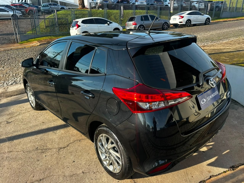 toyota yaris 1.5 16v flex xs multidrive 4p automatico 20244