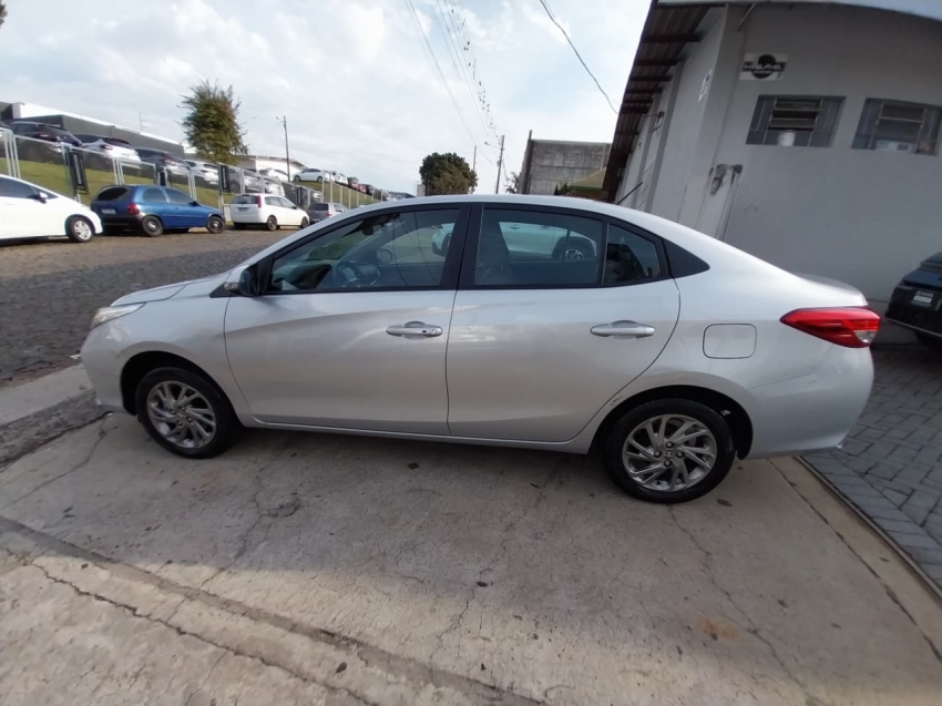 toyota yaris 1.5 16v flex sedan xs multidrive 4p automatico 20246