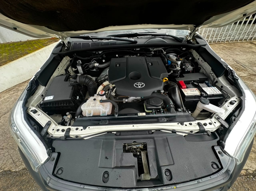 toyota hilux 2.8 d-4d turbo diesel chassi 4x4 manual 2p automatico 202510