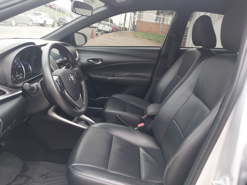 toyota yaris 1.5 16v flex sedan xl live multidrive 4p automatico 202211