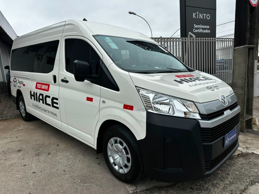 toyota hiace 2.8 d-4d turbo diesel minibus 15+1 dx automatico 2p 2025