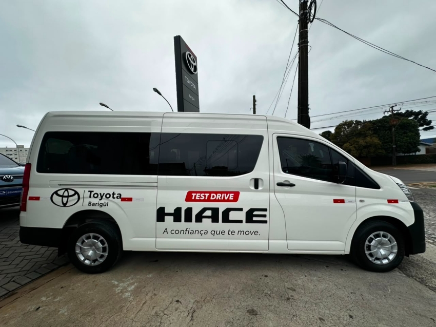 toyota hiace 2.8 d-4d turbo diesel minibus 15+1 dx automatico 2p 20255