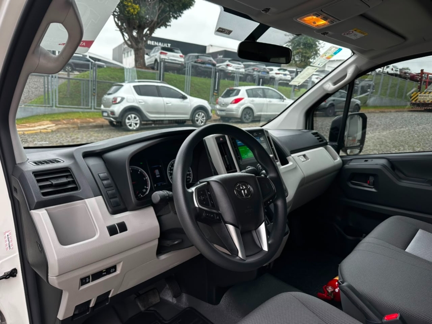 toyota hiace 2.8 d-4d turbo diesel minibus 15+1 dx automatico 2p 20257