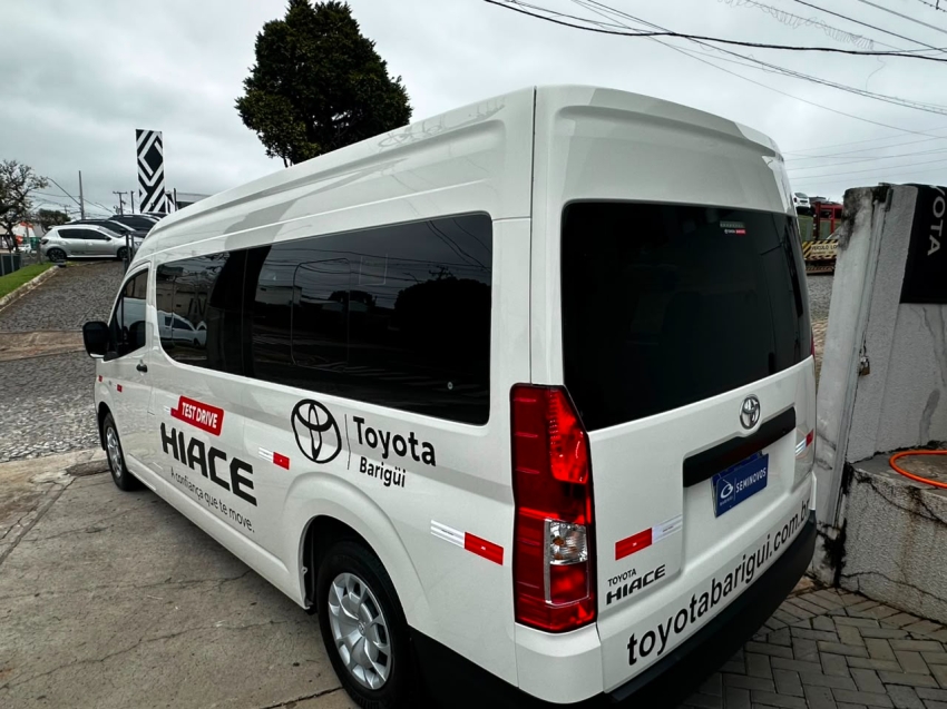 toyota hiace 2.8 d-4d turbo diesel minibus 15+1 dx automatico 2p 202515