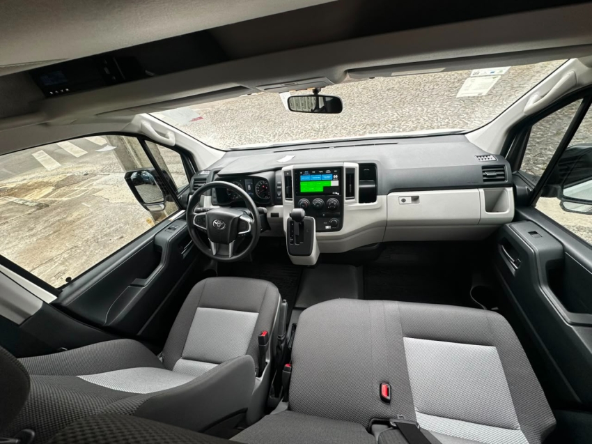 toyota hiace 2.8 d-4d turbo diesel minibus 15+1 dx automatico 2p 20256