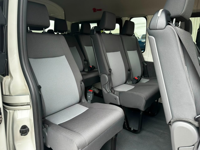 toyota hiace 2.8 d-4d turbo diesel minibus 15+1 dx automatico 2p 20259