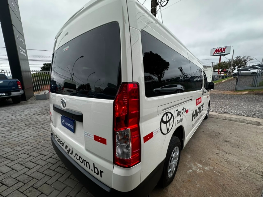 toyota hiace 2.8 d-4d turbo diesel minibus 15+1 dx automatico 2p 202513