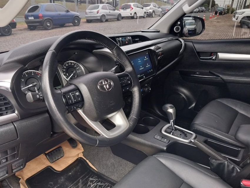 toyota hilux 2.8 d-4d turbo diesel cd srx 4x4 automatico 4p 202512