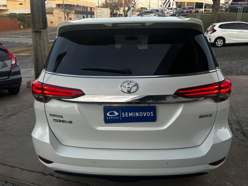 toyota hilux sw4 2.8 srx 4x4 16v turbo intercooler diesel 4p automatico 5p 20196
