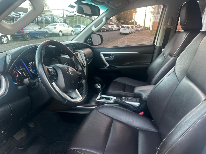 toyota hilux sw4 2.8 srx 4x4 16v turbo intercooler diesel 4p automatico 5p 201910