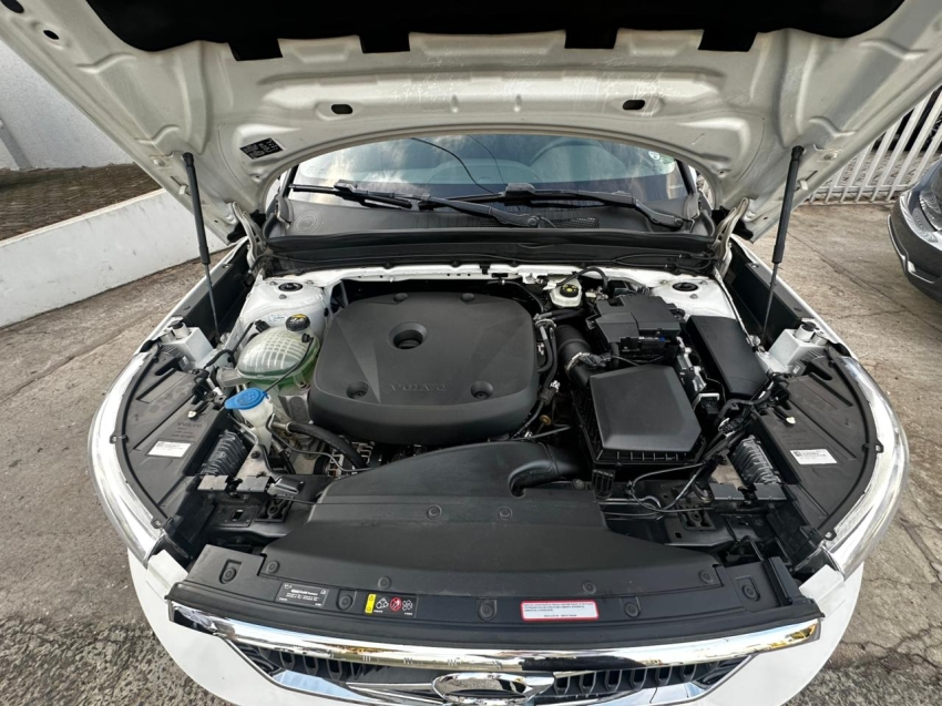 volvo xc40 1.5 t5 recharge r-design geartronic hibrido 5p automatico 202011