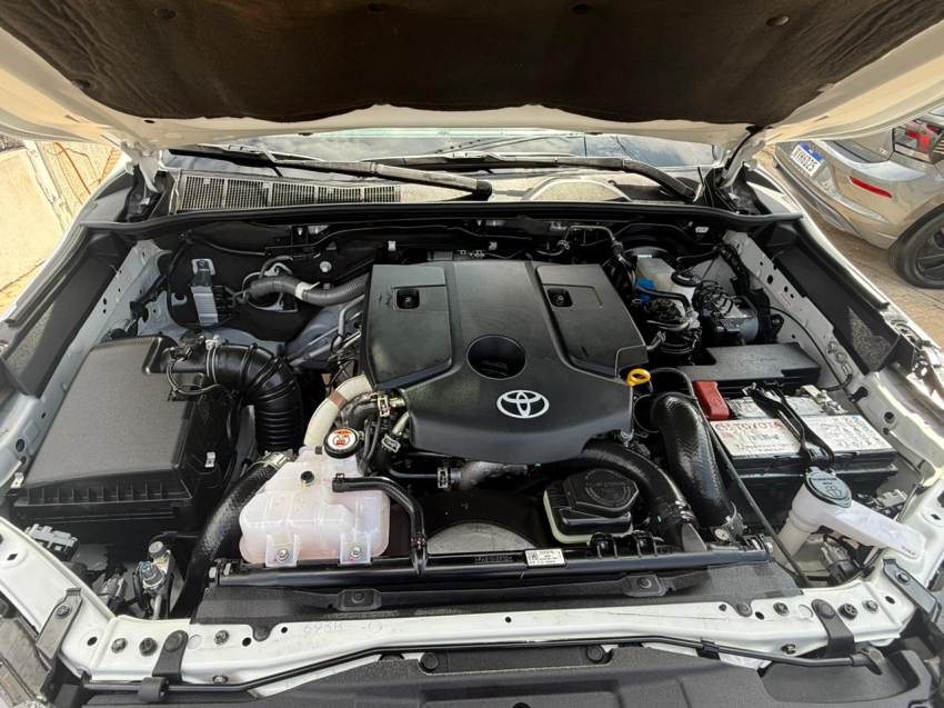 toyota hilux 2.8 d-4d turbo diesel cd srx plus 4x4 automatico 4p 202513