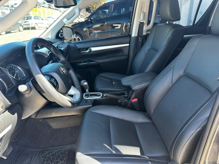 toyota hilux 2.8 d-4d turbo diesel cd srx 4x4 automatico 4p 202511