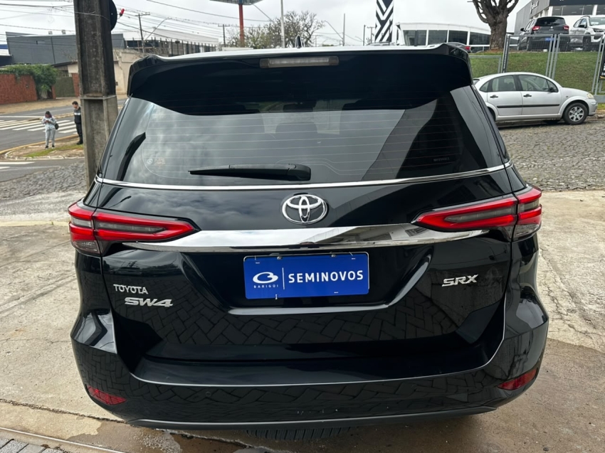 toyota hilux sw4 2.8 d-4d turbo diesel srx 4x4 automatico 5p 20215