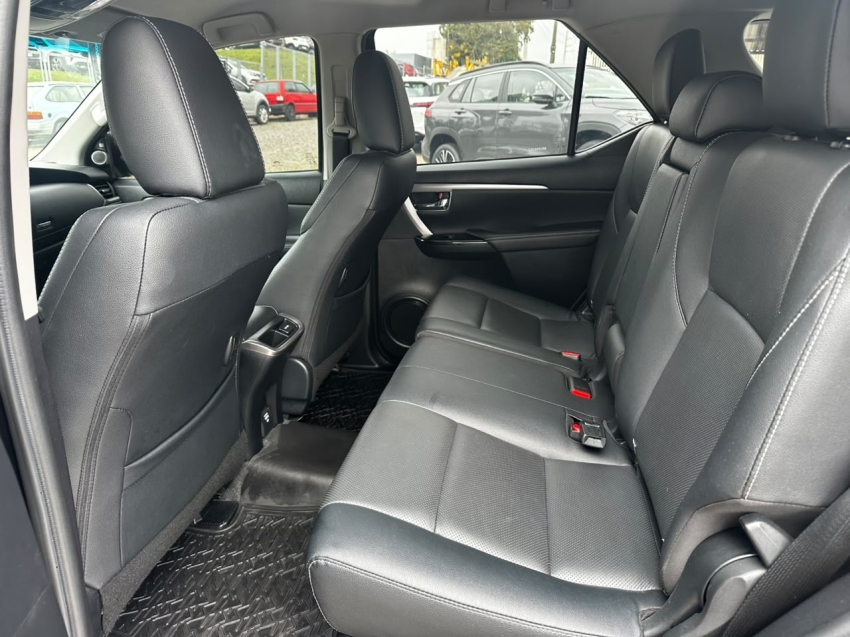 toyota hilux sw4 2.8 d-4d turbo diesel srx 4x4 automatico 5p 202111