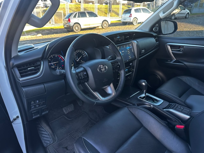 toyota hilux sw4 2.8 d-4d turbo diesel srx platinum 7l 4x4 automatico 5p 202510