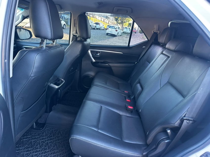 toyota hilux sw4 2.8 d-4d turbo diesel srx platinum 7l 4x4 automatico 5p 202514