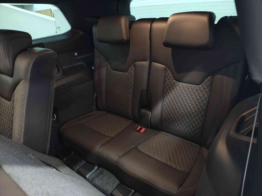 jeep commander 2.0 td380 turbo diesel overland at9 2023