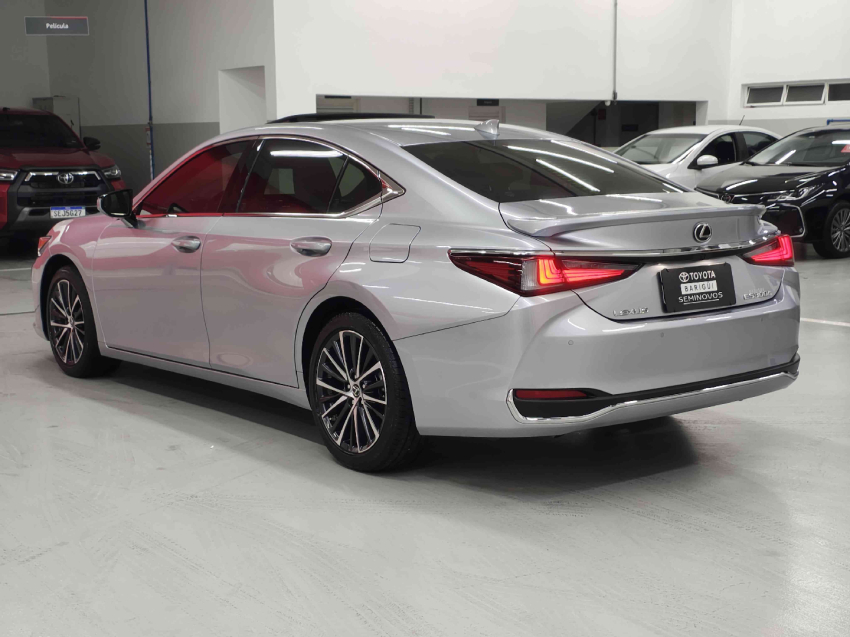 lexus es 300h 2.5 16v hibrido luxury cvt 4p automatico 2025