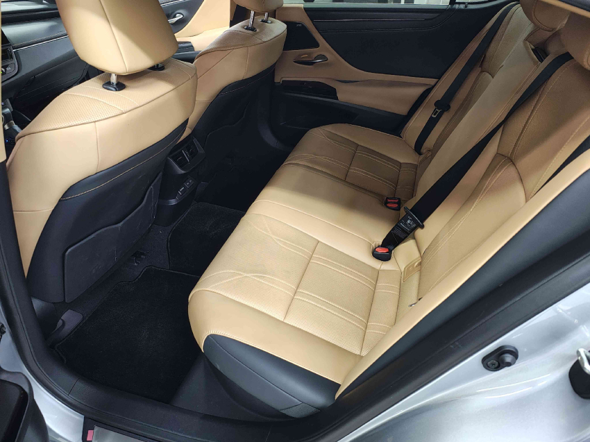 lexus es 300h 2.5 16v hibrido luxury cvt 4p automatico 2025