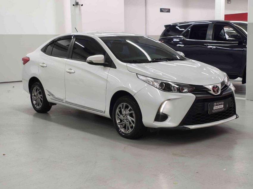 toyota yaris 1.5 16v flex sedan xs connect multidrive 4p automatico 2023