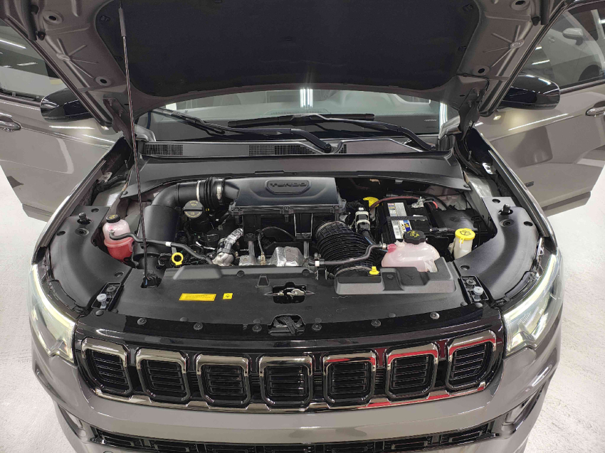jeep compass 2.0 hurricane 4 turbo gasolina blackhawk at9 4p automatico 2025