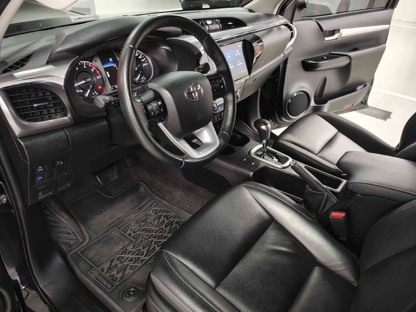 toyota hilux 2.8 d-4d turbo diesel cd srv 4x4 automatico 4p 2024