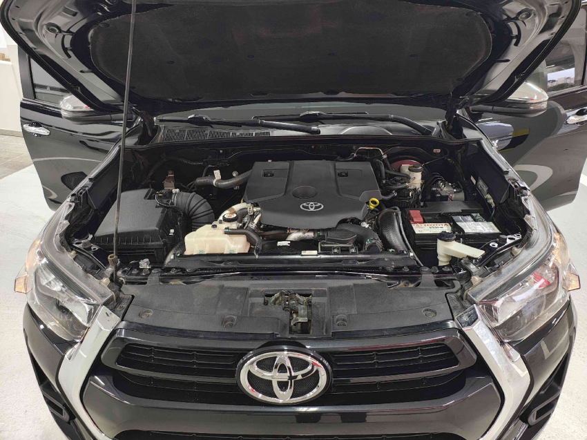 toyota hilux 2.8 d-4d turbo diesel cd srv 4x4 automatico 4p 2024
