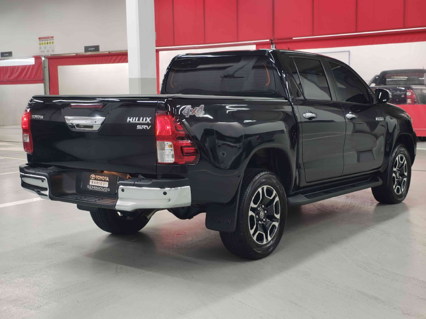 toyota hilux 2.8 d-4d turbo diesel cd srv 4x4 automatico 4p 2024
