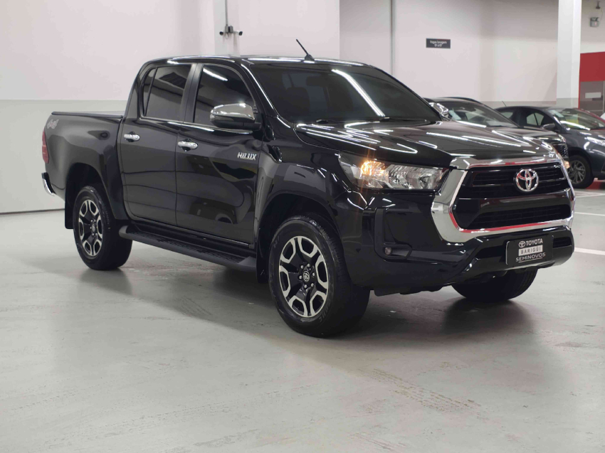 toyota hilux 2.8 d-4d turbo diesel cd srv 4x4 automatico 4p 2024