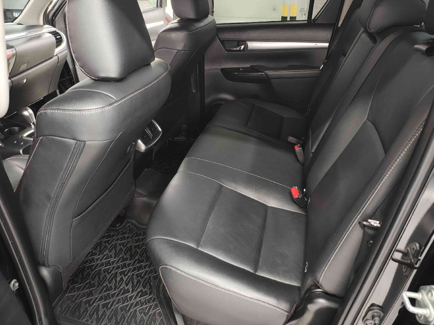toyota hilux 2.8 d-4d turbo diesel cd srv 4x4 automatico 4p 2024