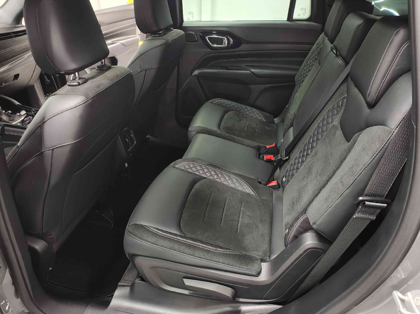jeep commander 2.0 hurricane 4 turbo gasolina blackhawk at9 4p automatico 2025
