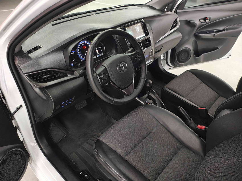 toyota yaris 1.5 16v flex sedan xs multidrive 4p automatico 2025