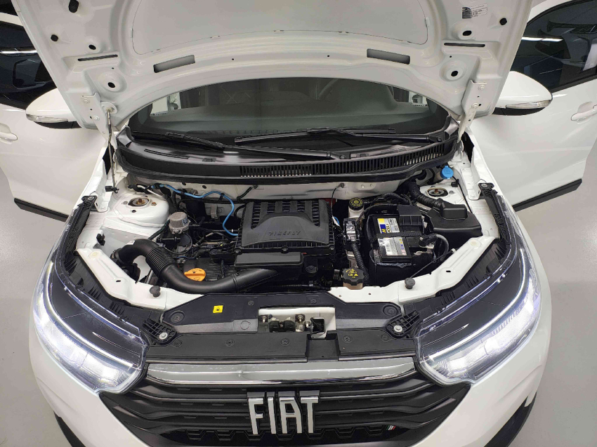 fiat strada 1.3 firefly flex volcano cd cvt 4p automatico 2023