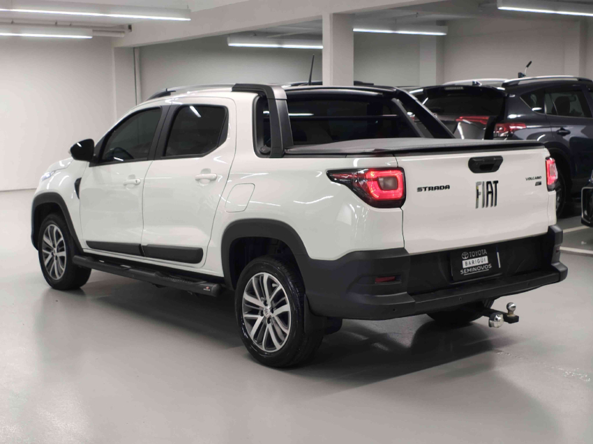 fiat strada 1.3 firefly flex volcano cd cvt 4p automatico 2023