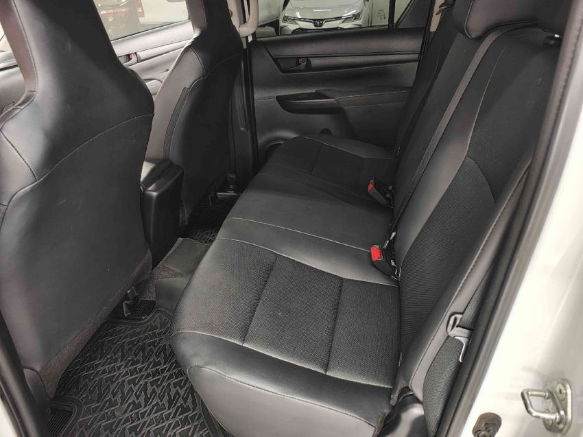 toyota hilux 2.8 d-4d turbo diesel cd power pack 4x4 automatica 4p automatico 20246