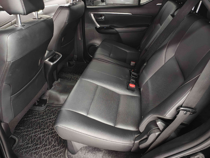 toyota hilux sw4 2.8 d-4d turbo diesel srx 7l 4x4 automatico 5p 20238