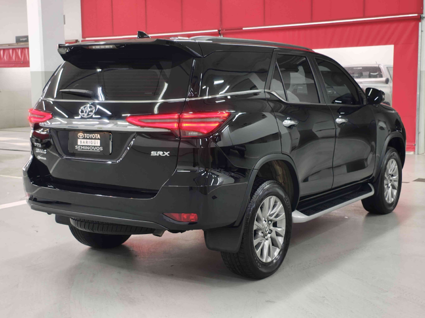 toyota hilux sw4 2.8 d-4d turbo diesel srx 7l 4x4 automatico 5p 20235