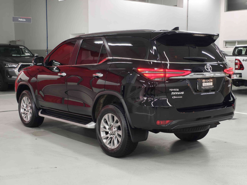 toyota hilux sw4 2.8 d-4d turbo diesel srx 7l 4x4 automatico 5p 20233