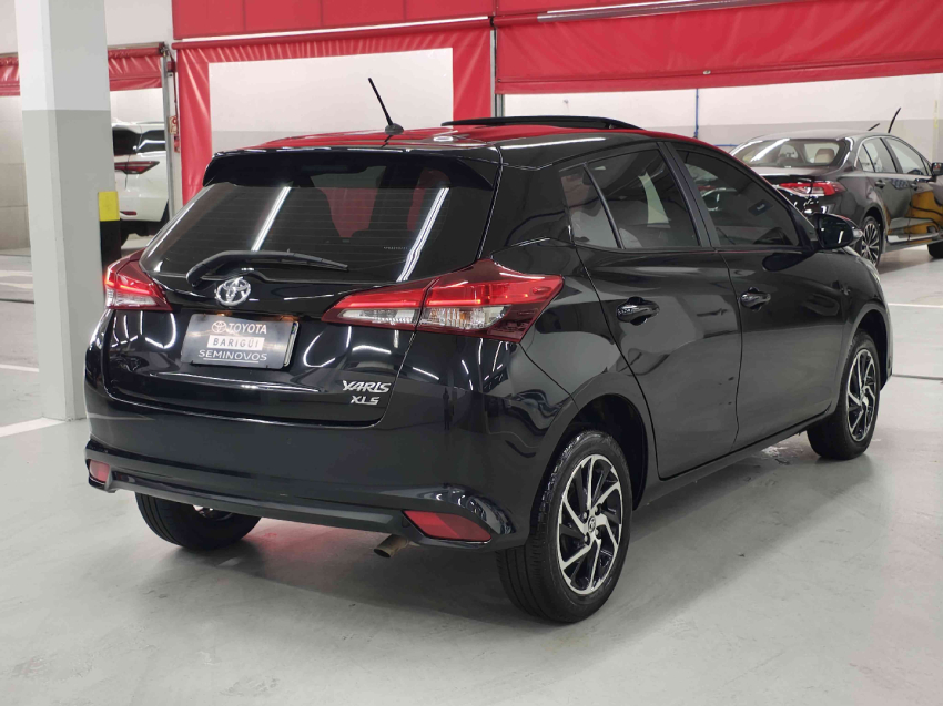yaris hatch xls 1.5 cvt  flex automatico 2022/235