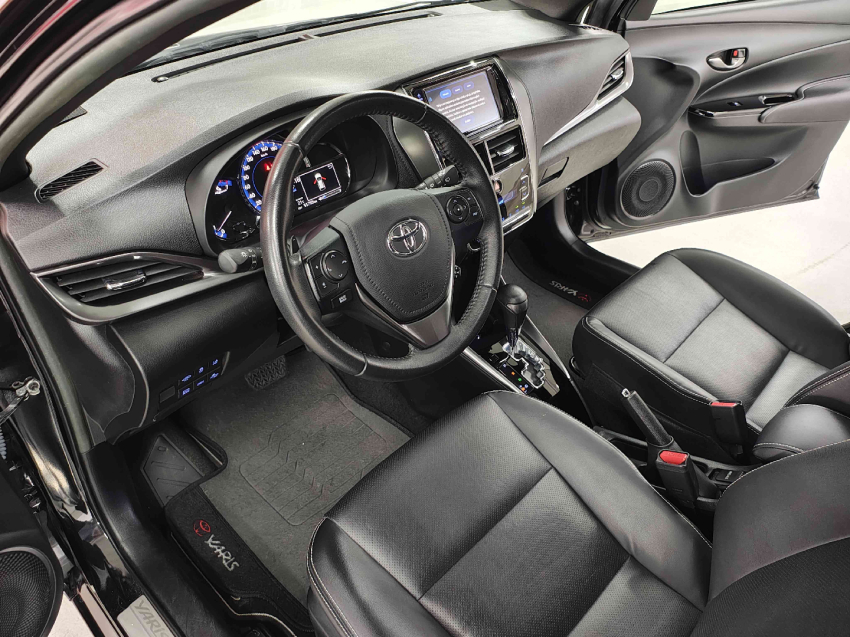 yaris hatch xls 1.5 cvt  flex automatico 2022/239