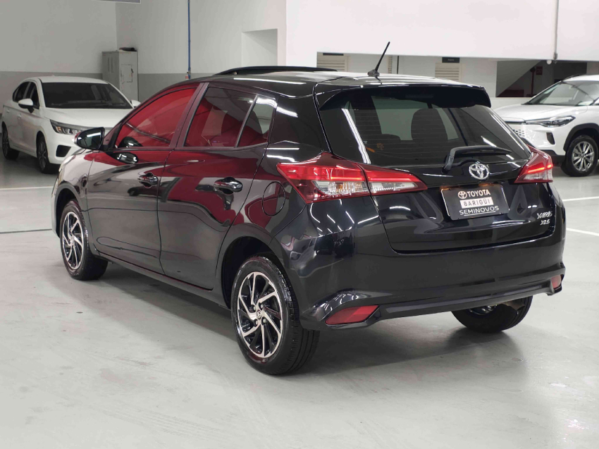 yaris hatch xls 1.5 cvt  flex automatico 2022/233