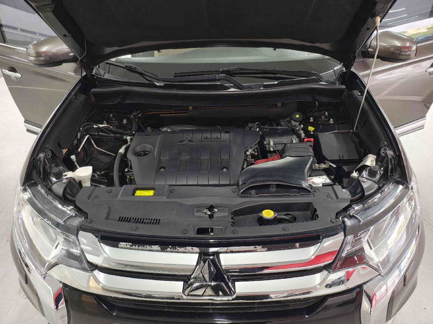 mitsubishi outlander 2.2 4x4 16v diesel 4p automatico 2.0 gasolina 201813