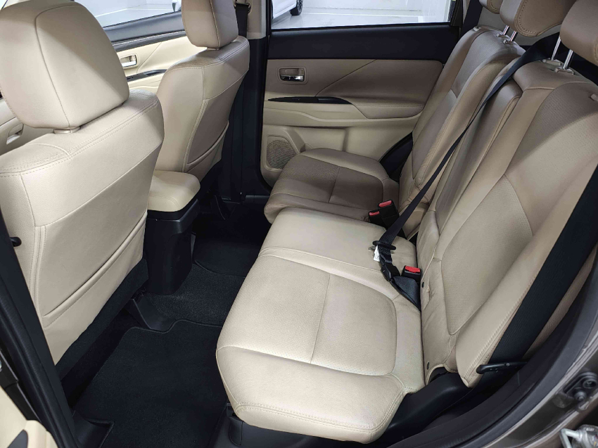 mitsubishi outlander 2.2 4x4 16v diesel 4p automatico 2.0 gasolina 201812