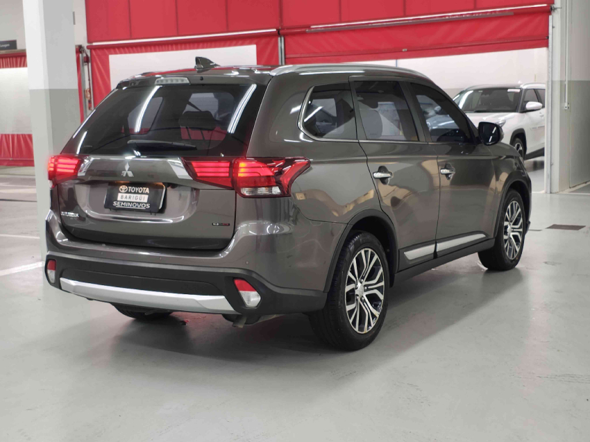 mitsubishi outlander 2.2 4x4 16v diesel 4p automatico 2.0 gasolina 20185