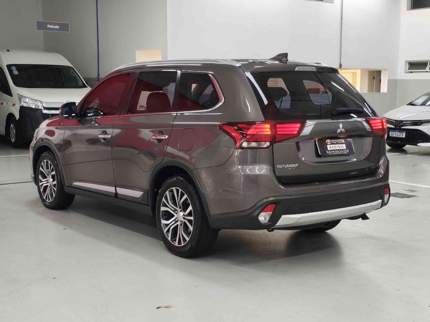 mitsubishi outlander 2.2 4x4 16v diesel 4p automatico 2.0 gasolina 20183